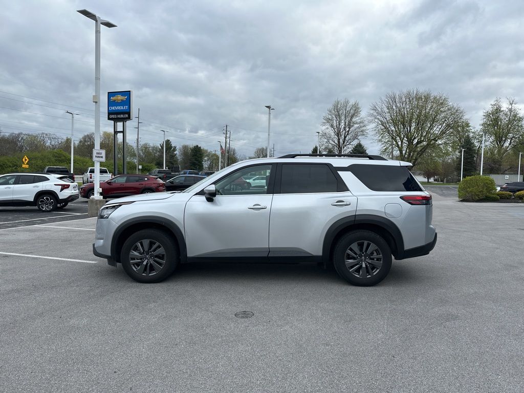 2024 Nissan Pathfinder SV photo 6