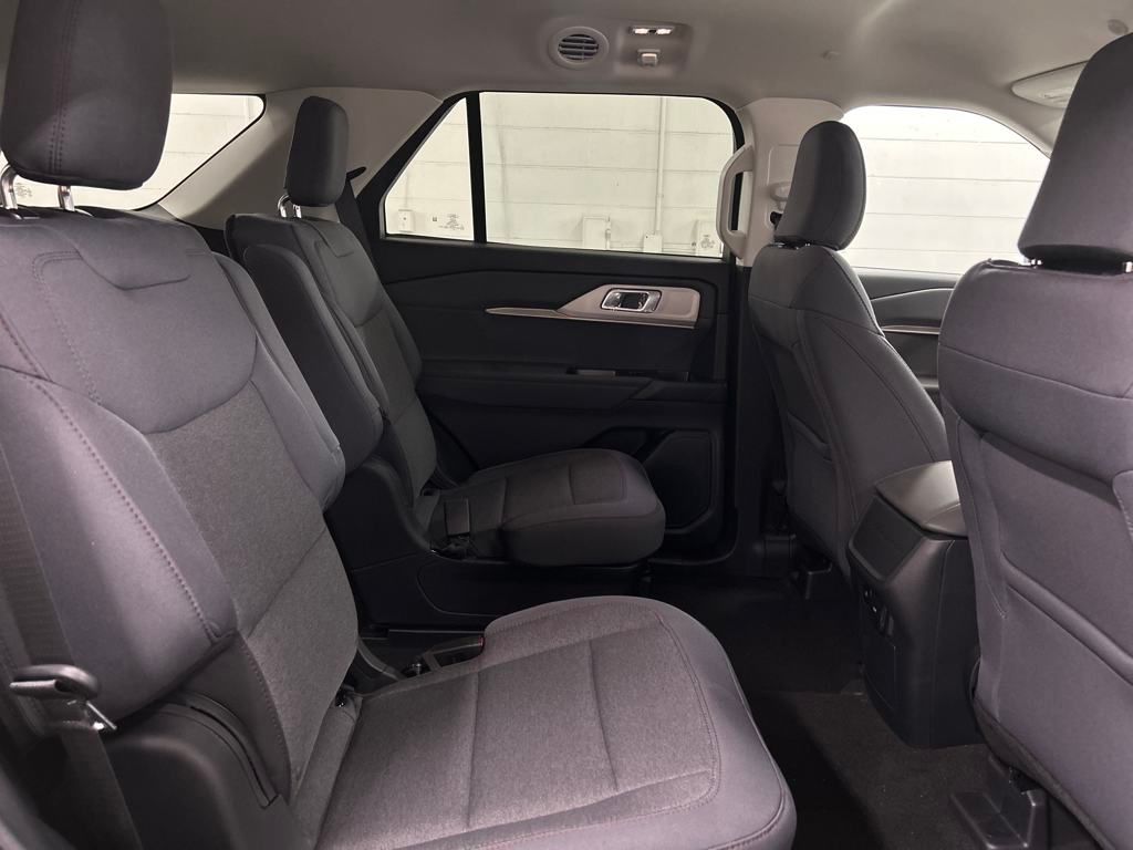 2025 Ford Explorer photo 23