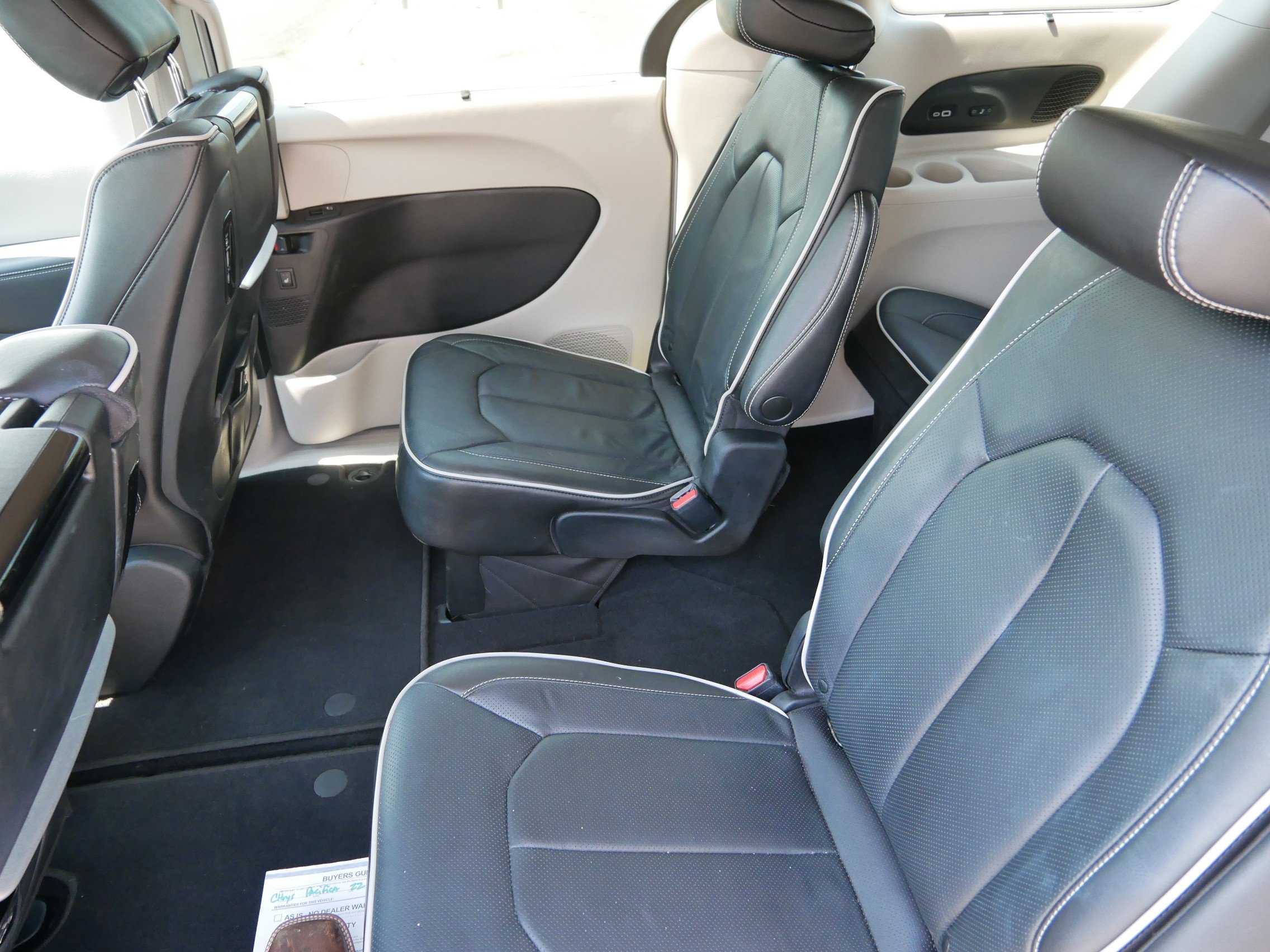 2022 Chrysler Pacifica Limited photo 12