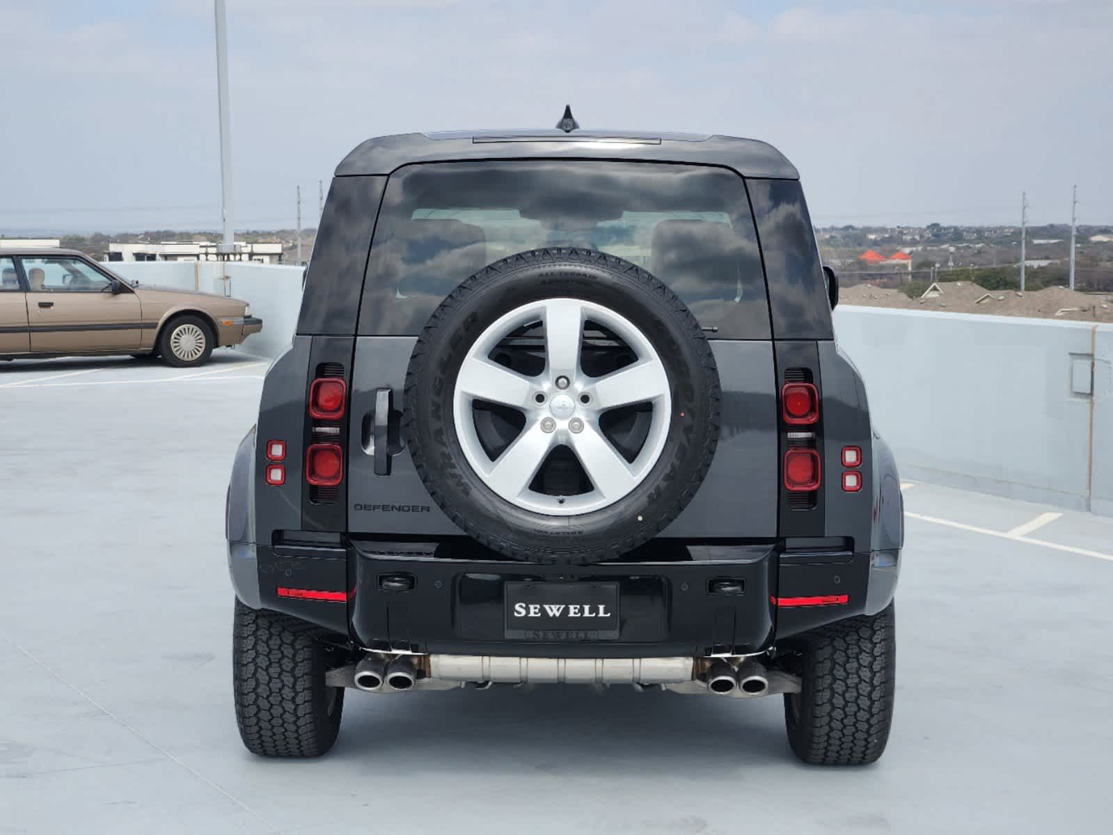 2025 Land Rover Defender 110 X-Dynamic SE photo 6