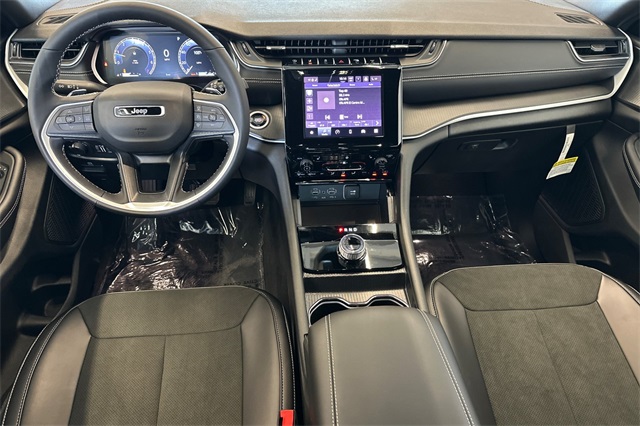 2025 Jeep Grand Cherokee Altitude photo 12