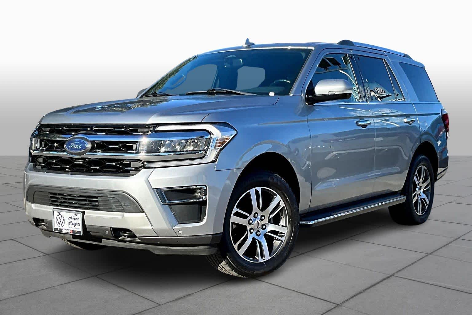 2022 Ford Expedition Limited's photo