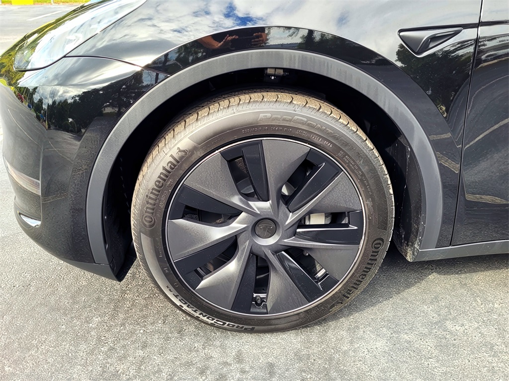 2025 Tesla Model Y Long Range photo 9