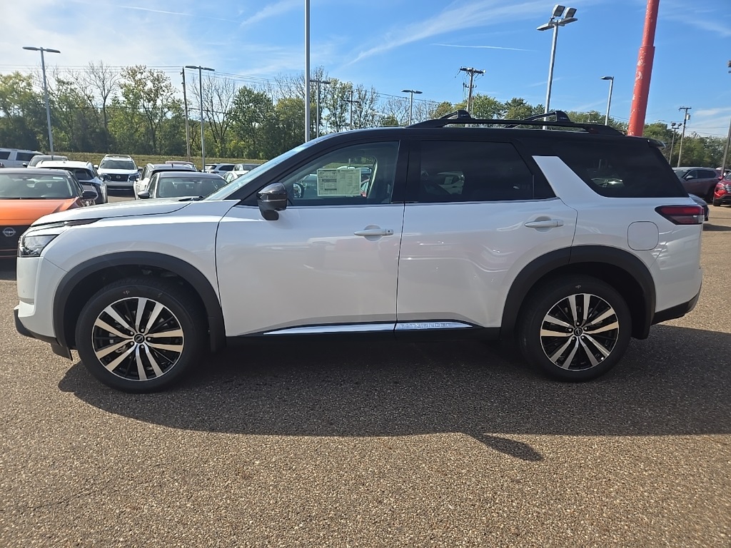 2025 Nissan Pathfinder Platinum photo 3
