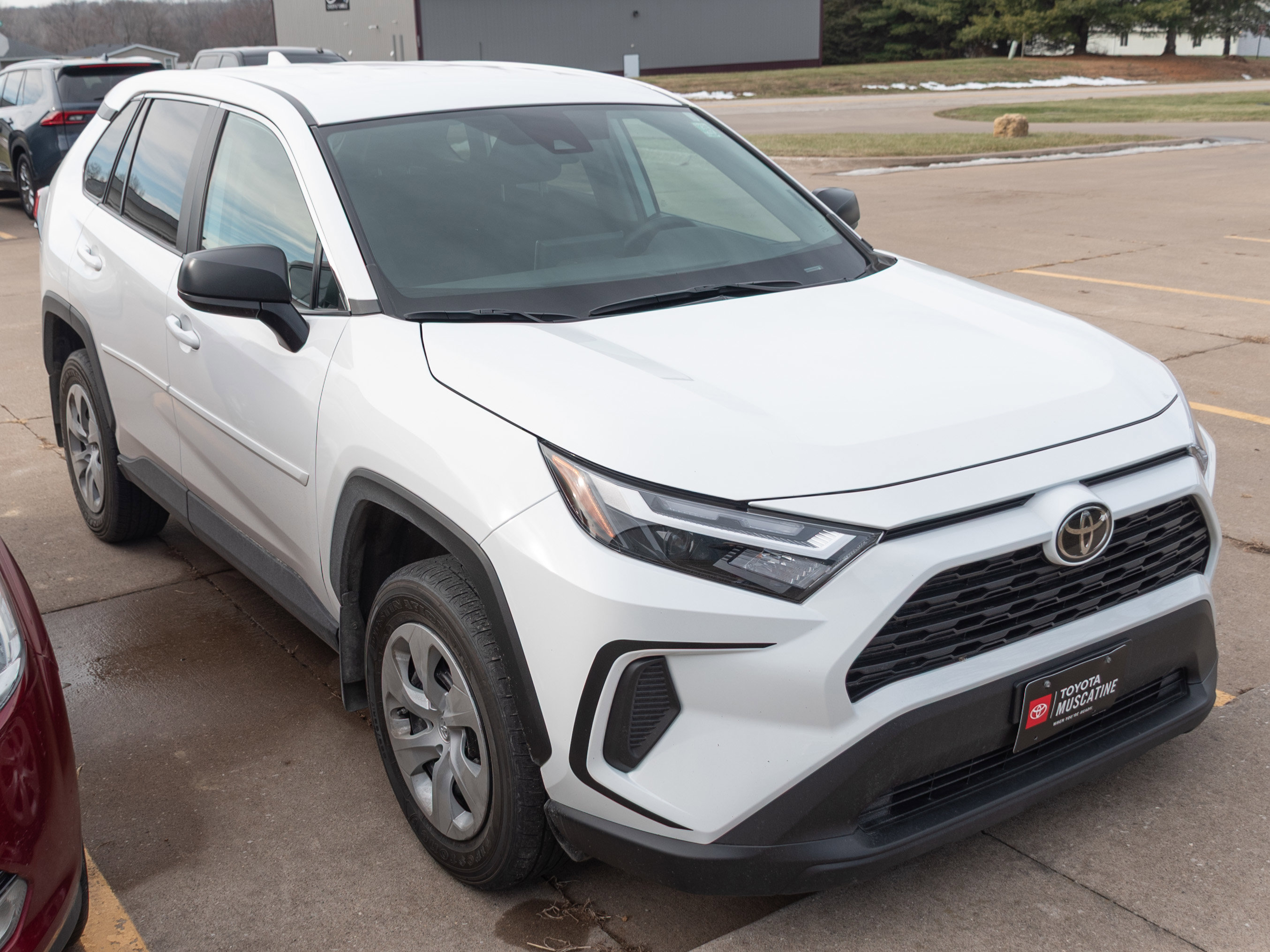 2023 Toyota RAV4 LE's photo