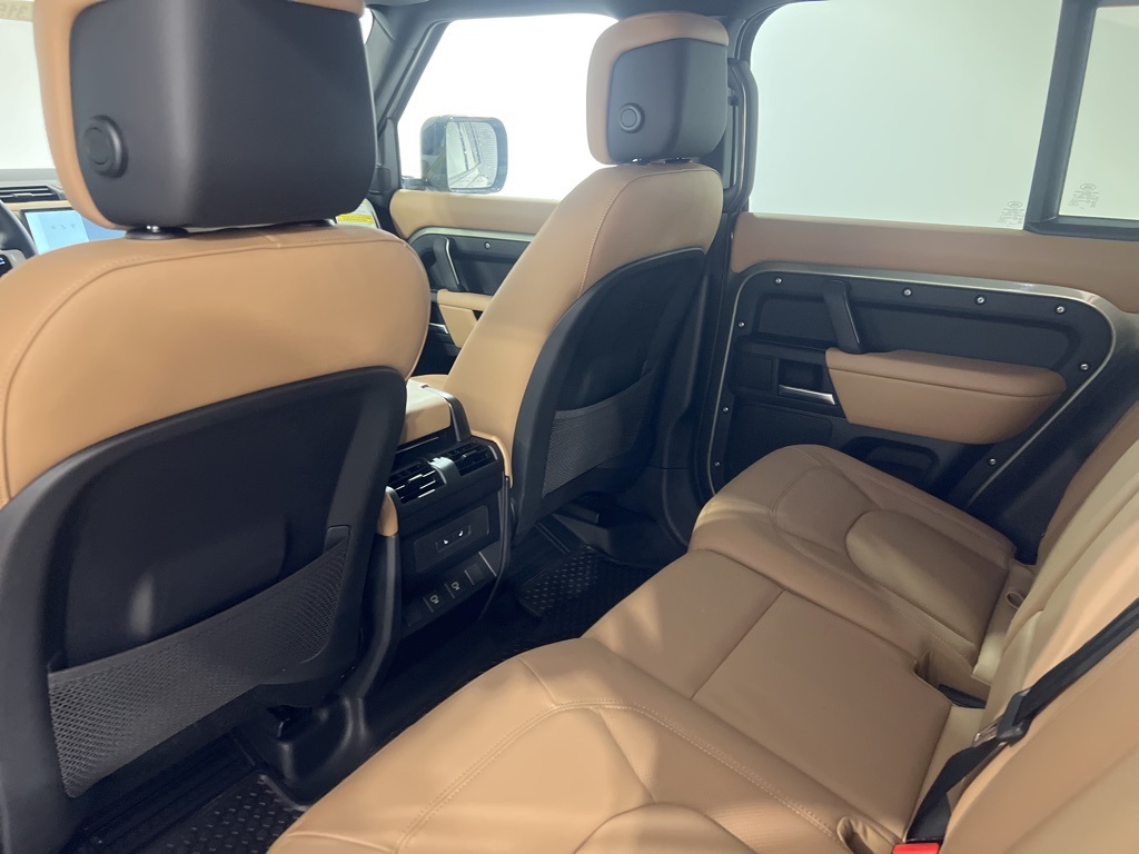 2025 Land Rover Defender 110 X-Dynamic SE photo 19