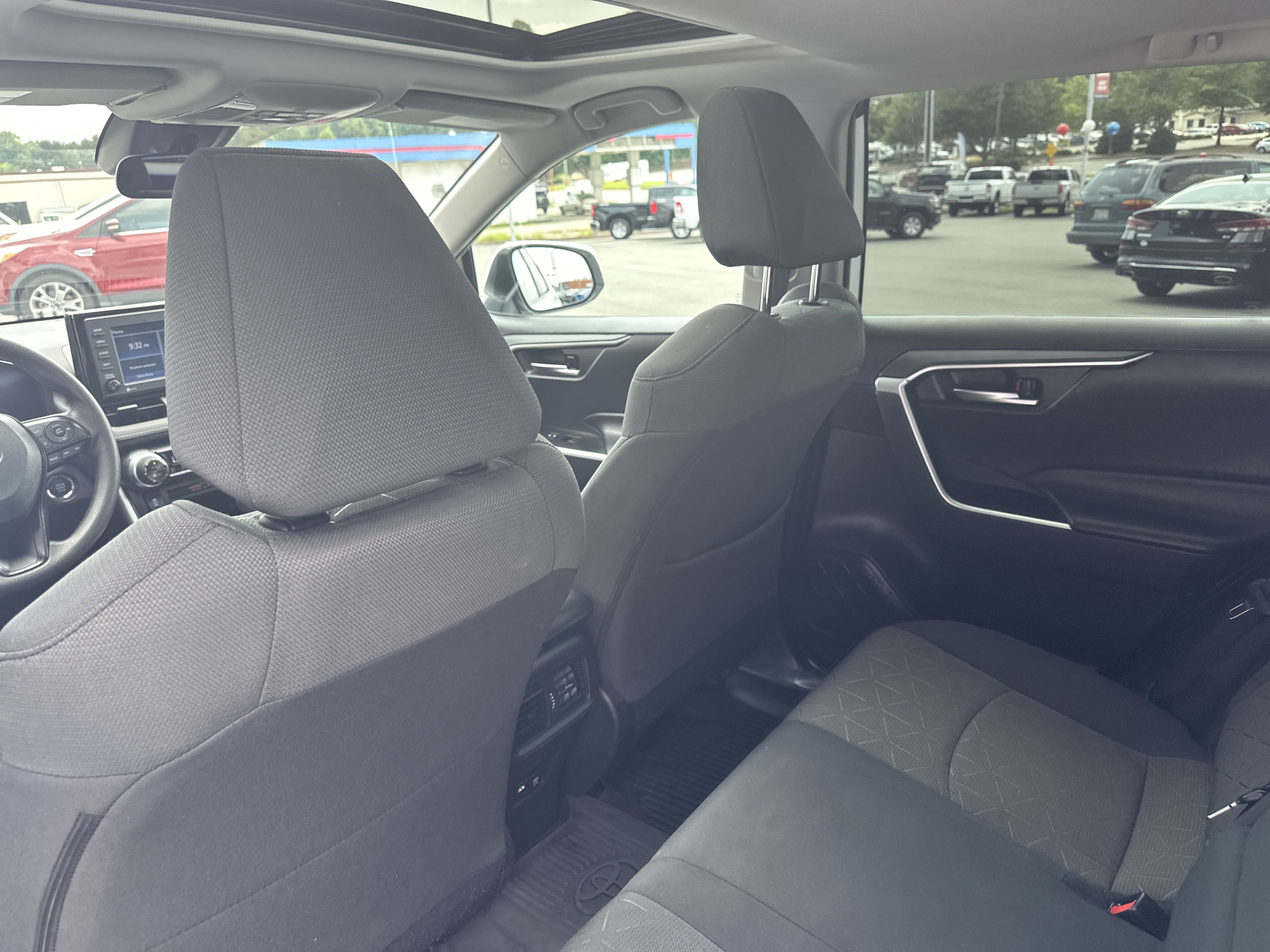 2021 Toyota RAV4 XLE Premium photo 2