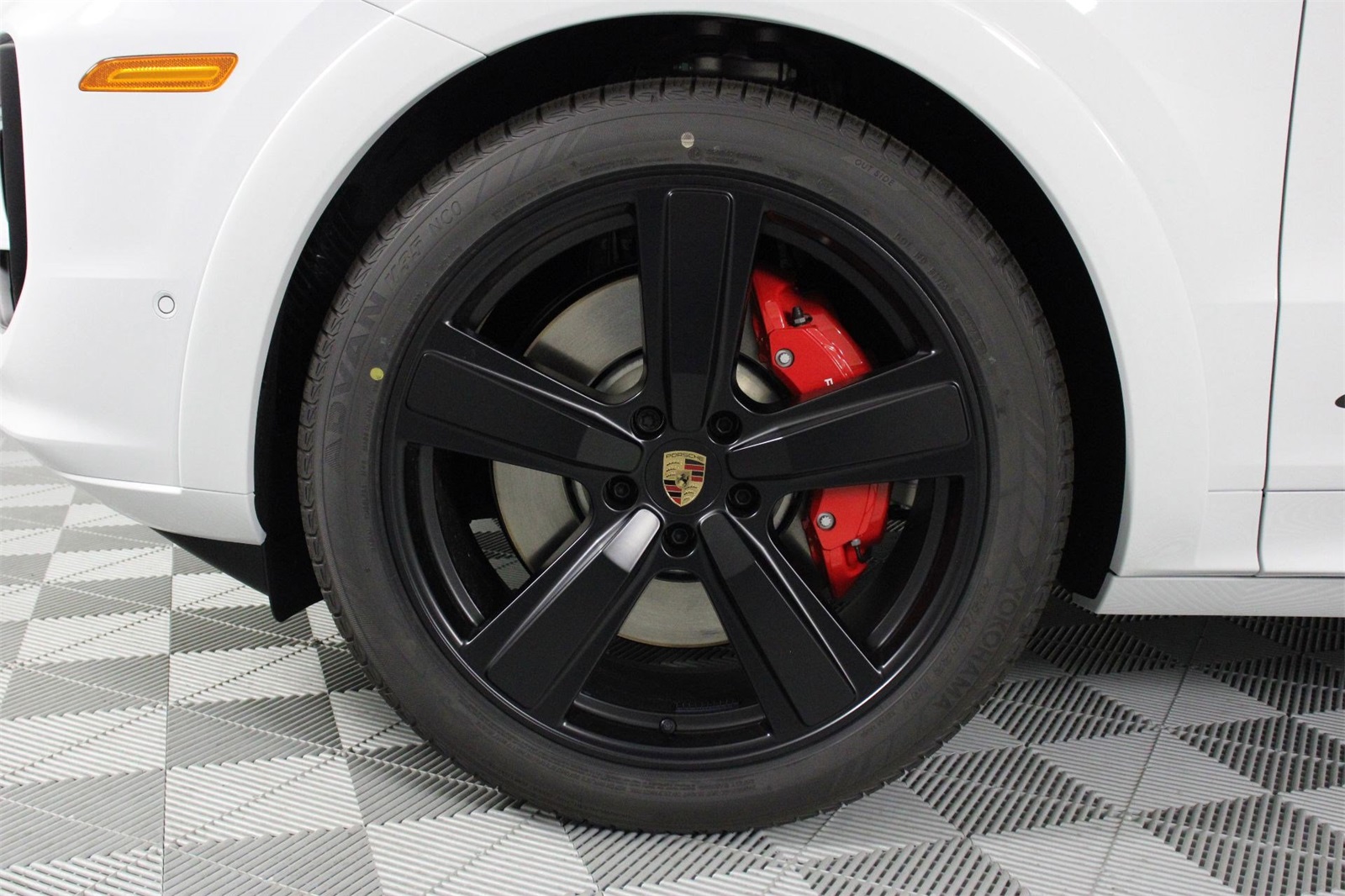 2025 Porsche Cayenne GTS photo 16