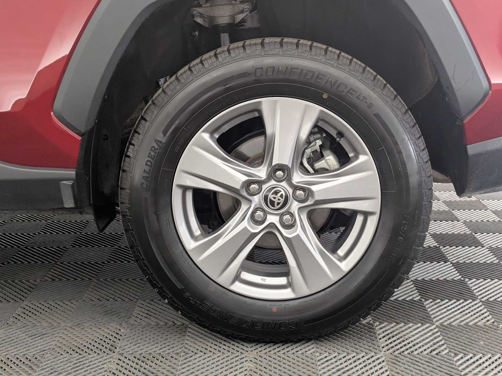 2024 Toyota RAV4 XLE photo 14