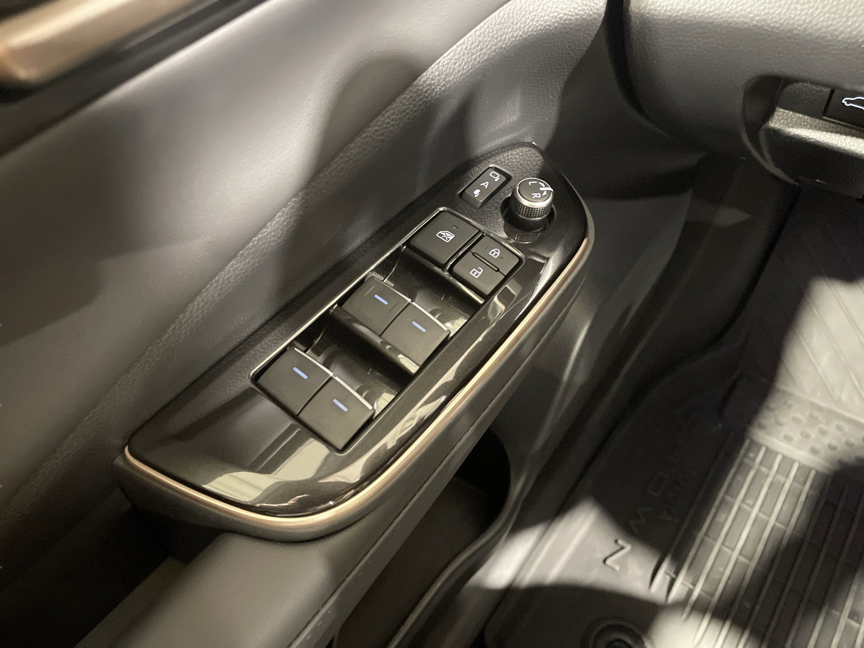 2025 Toyota Crown Platinum photo 17