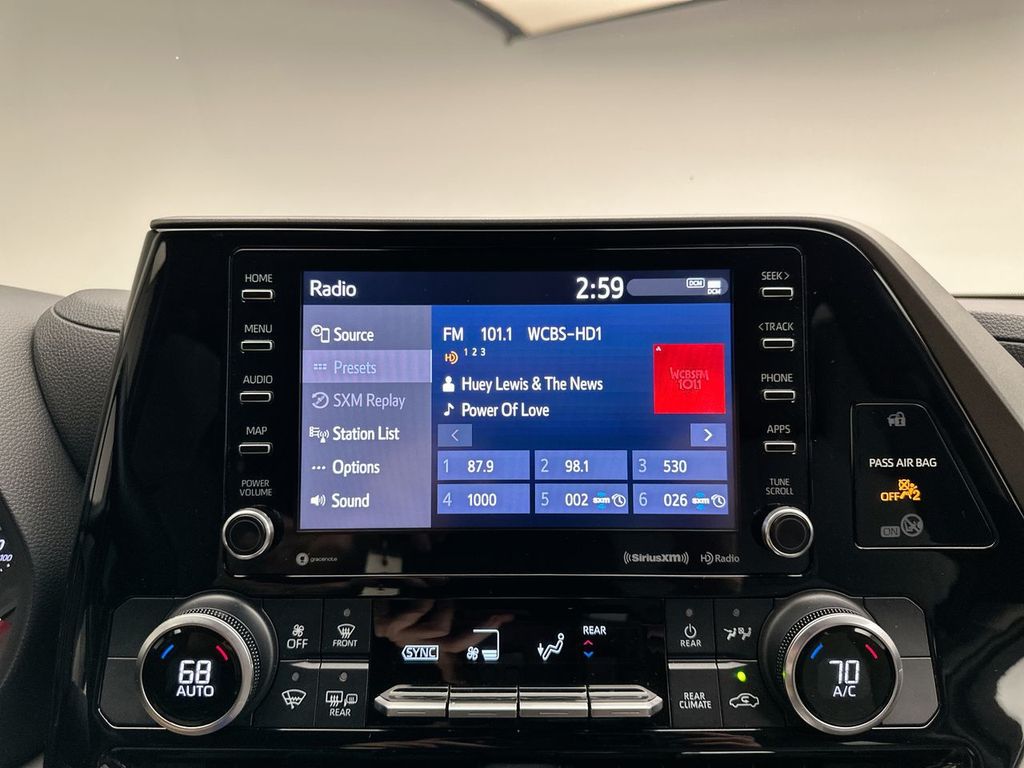 2020 Toyota Highlander L photo 14