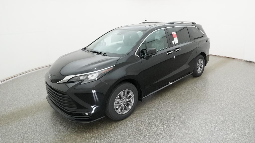 2026 Toyota Sienna XLE's photo