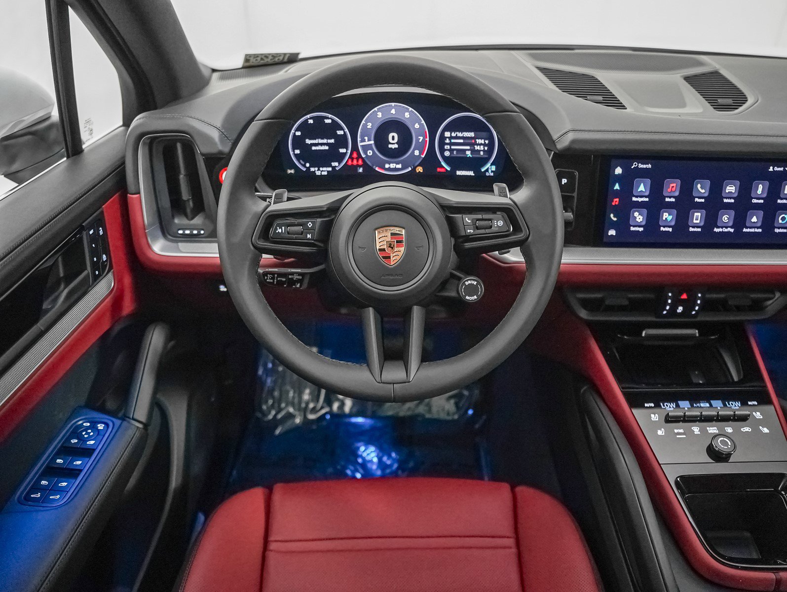 2025 Porsche Cayenne photo 16