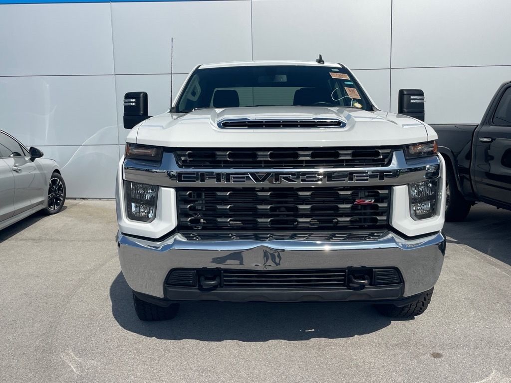 2023 Chevrolet Silverado 2500HD LT photo 2