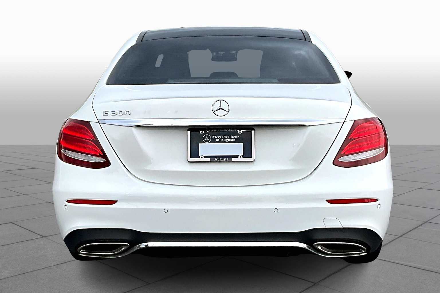 2019 Mercedes Benz E 300 Sedan photo 4