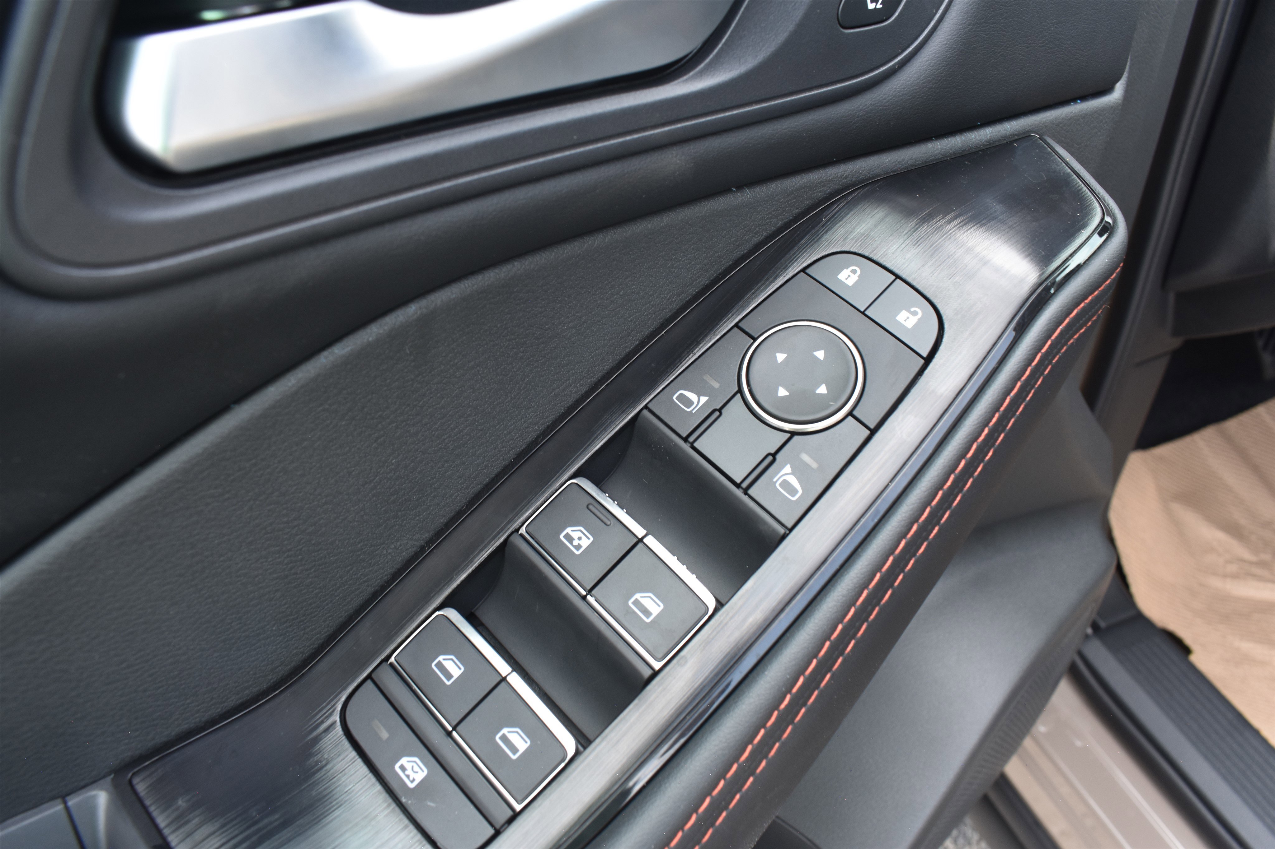 2026 Nissan Rogue SV photo 2