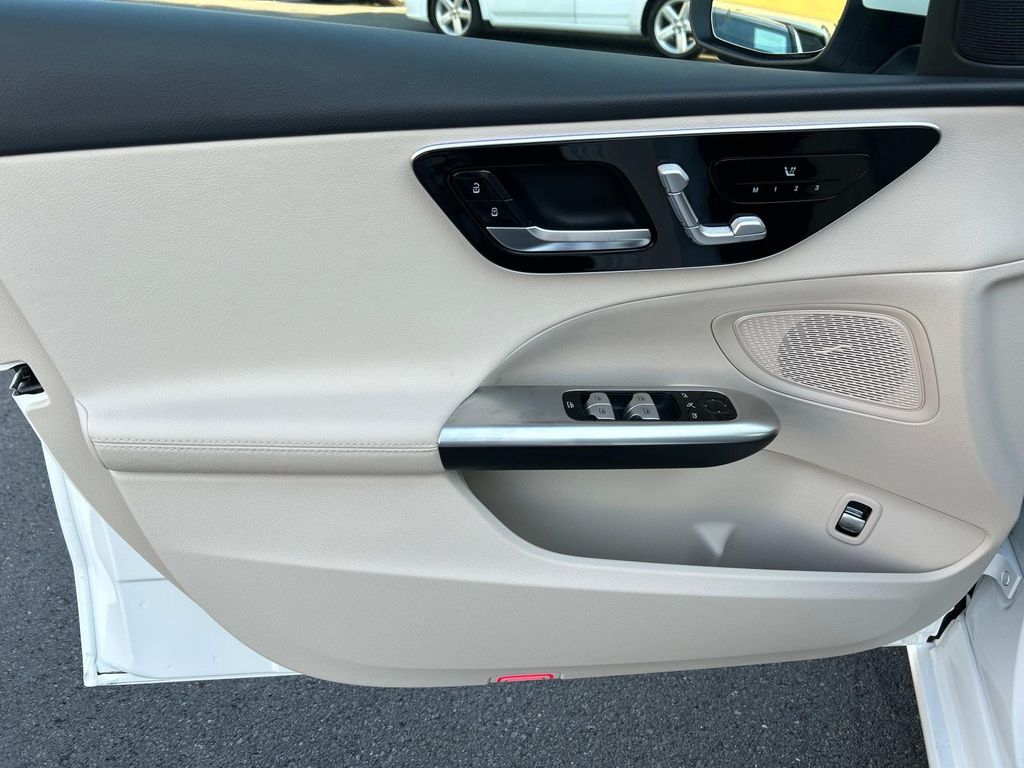2025 Mercedes Benz C 300 4MATIC photo 34