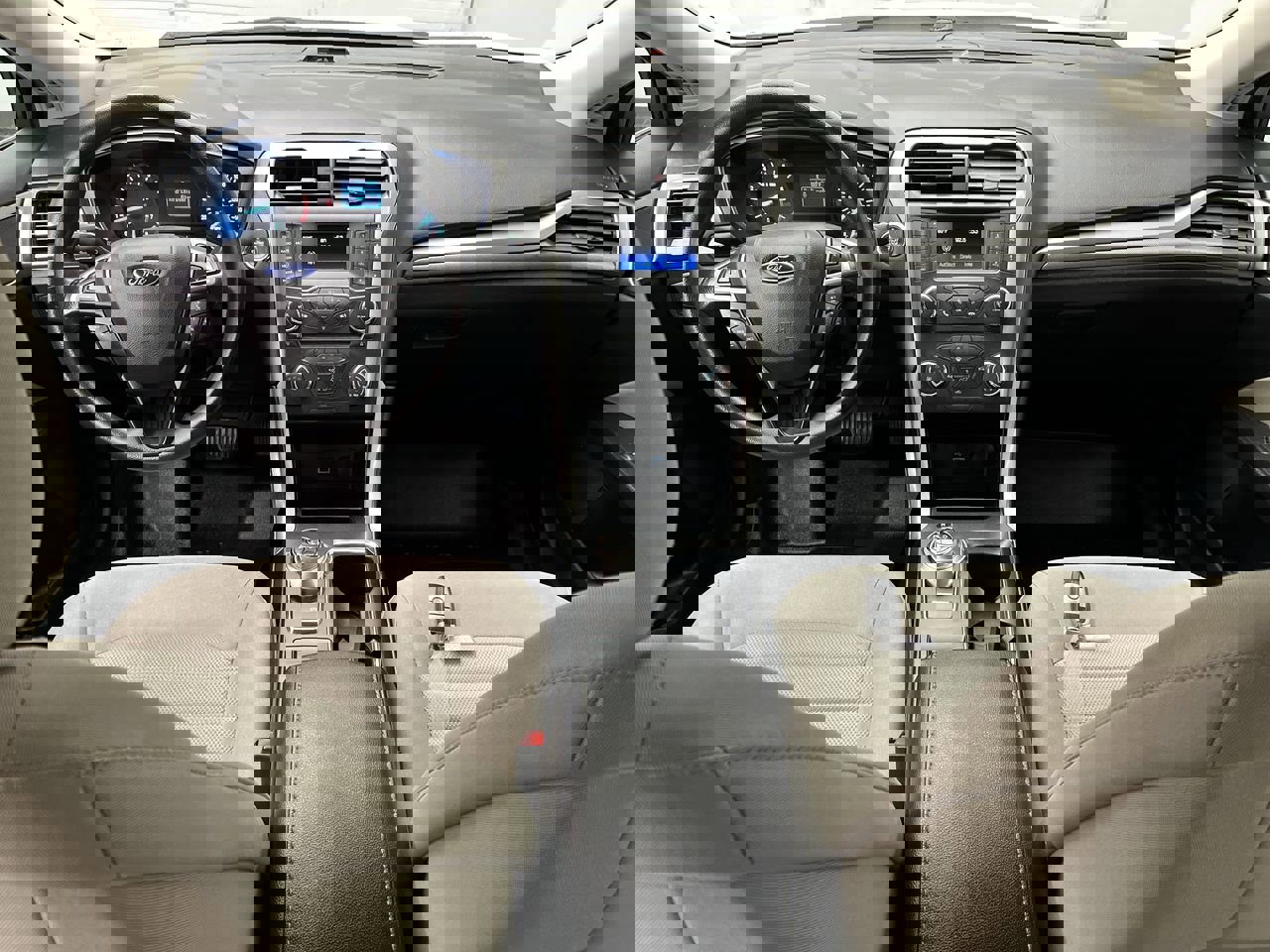 2017 Ford Fusion S photo 4