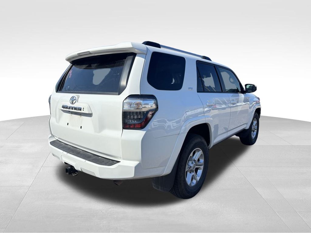 2024 Toyota 4Runner SR5 photo 3