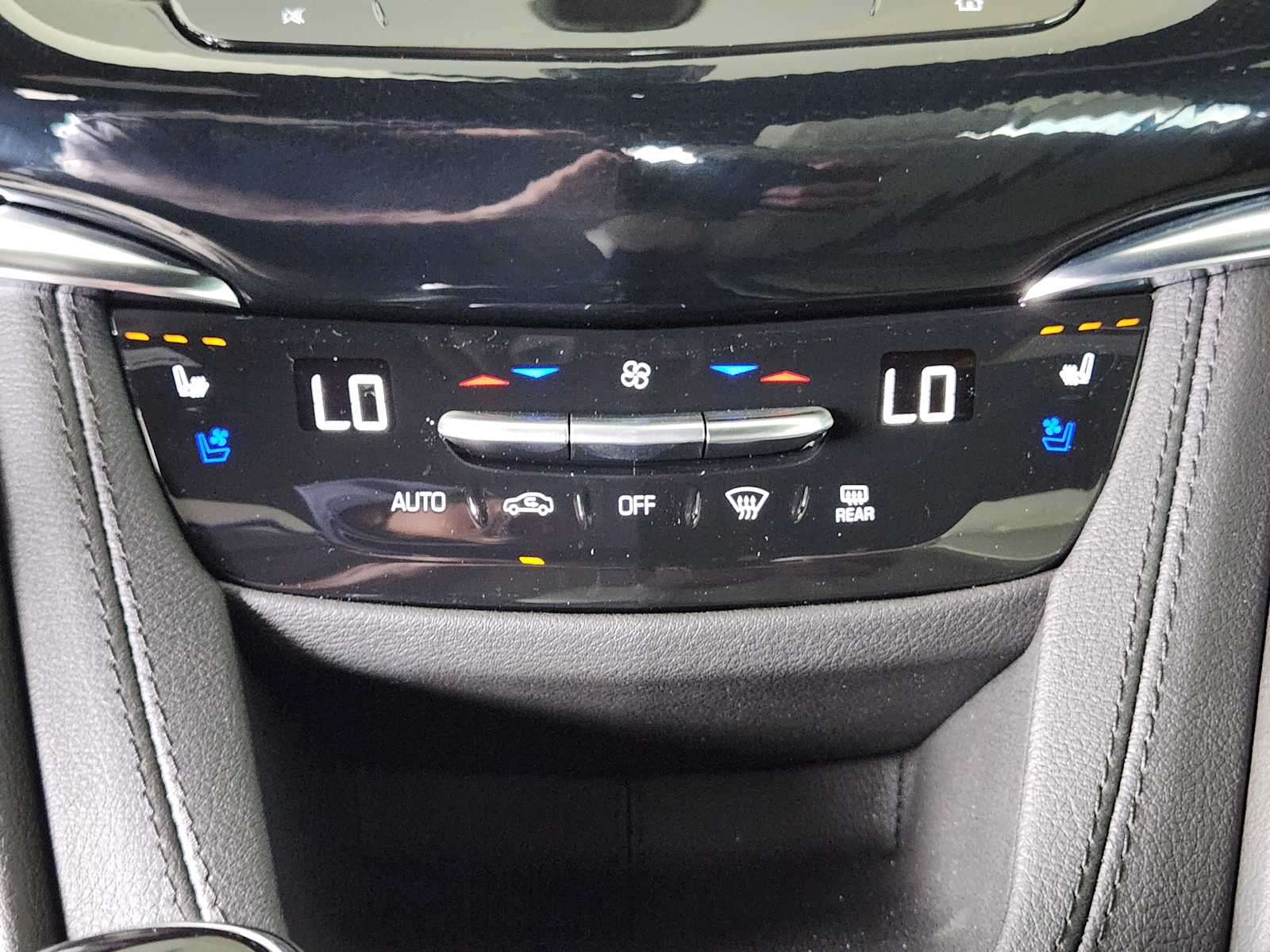 2025 Cadillac XT6 Sport photo 13