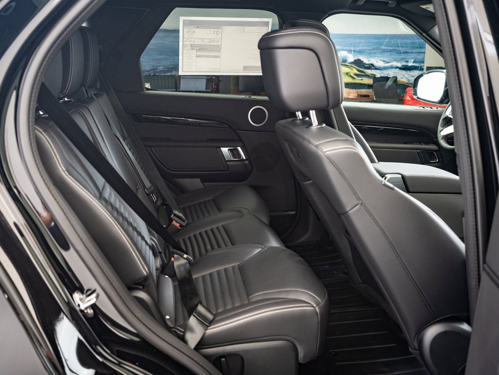 2025 Land Rover Discovery S photo 28