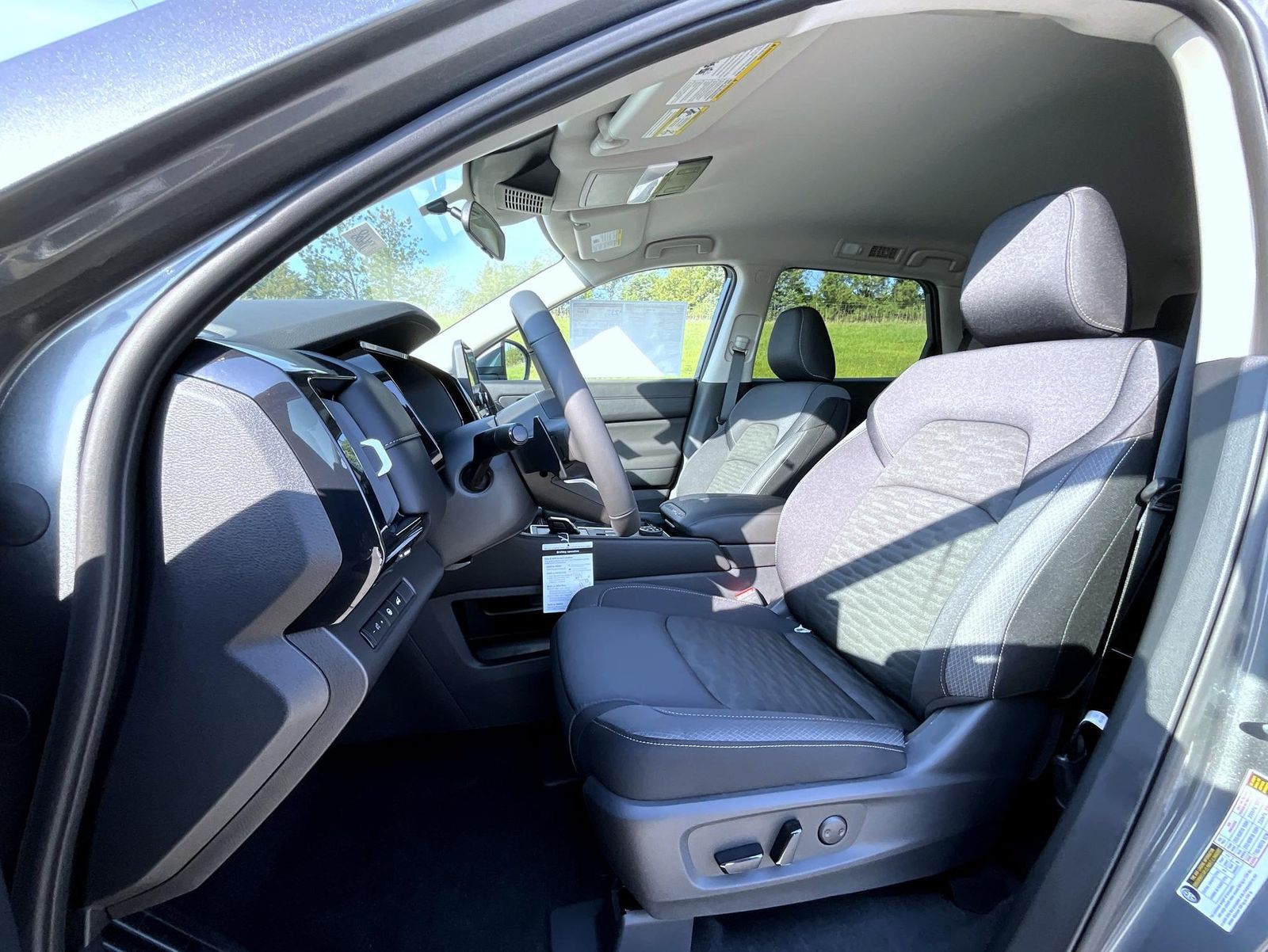 2025 Nissan Pathfinder SV photo 10