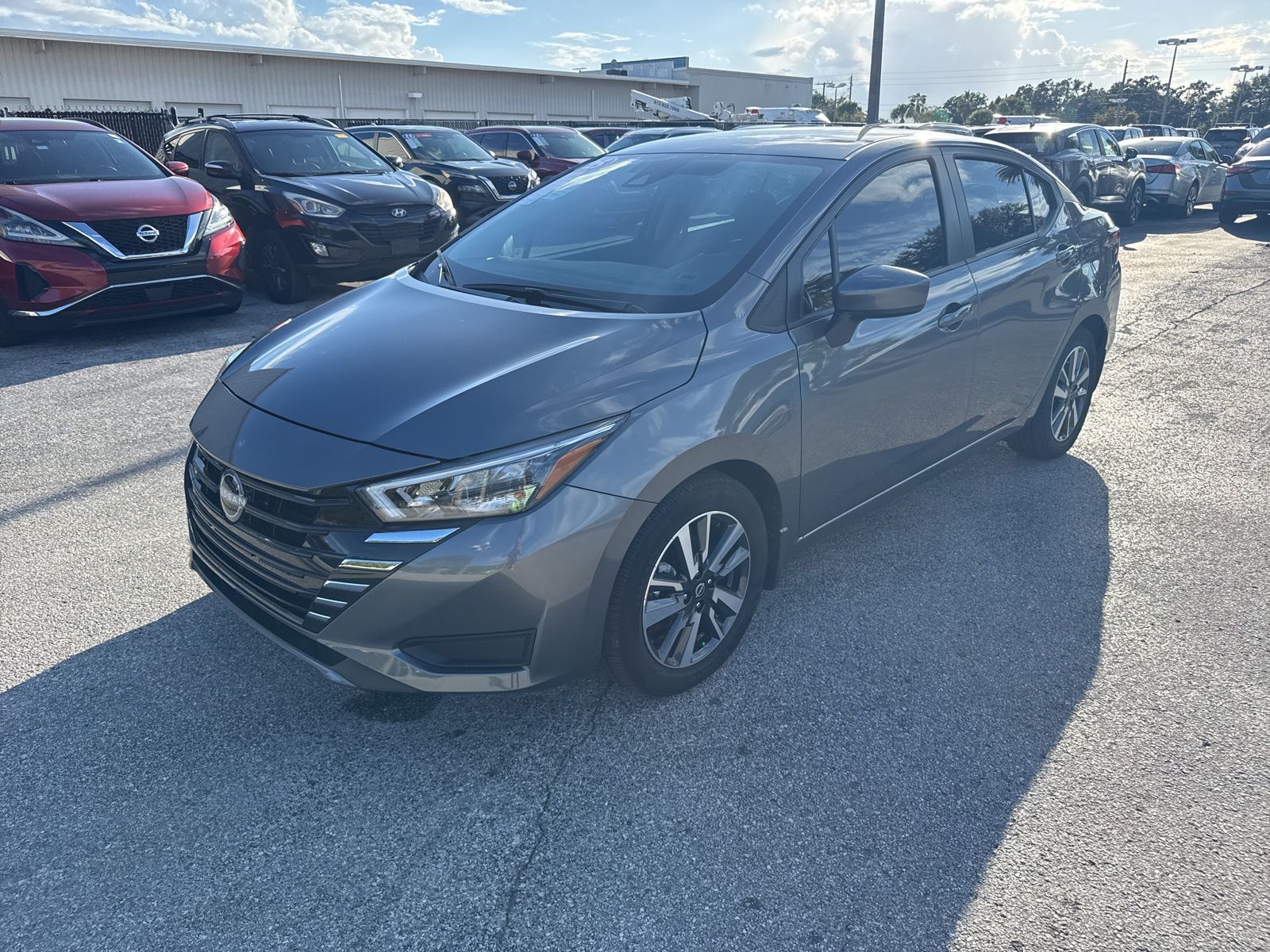 2025 Nissan Versa 1.6 SV photo 4