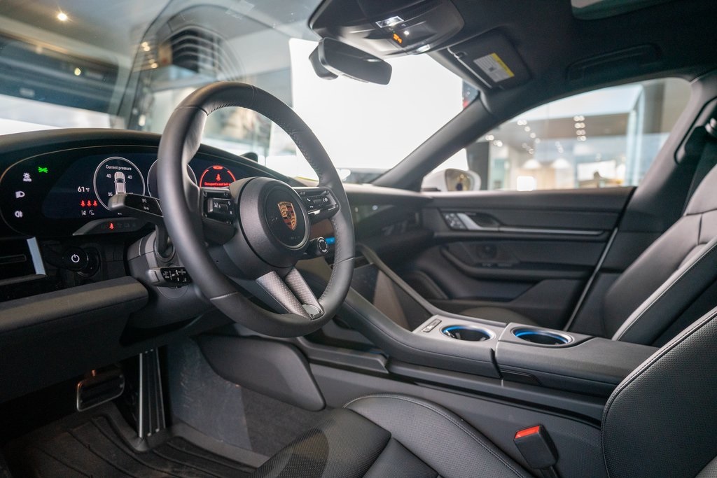 2025 Porsche Taycan 4 photo 4