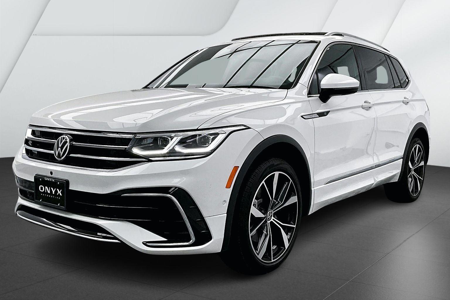 2024 Volkswagen Tiguan SEL R-LINE's photo