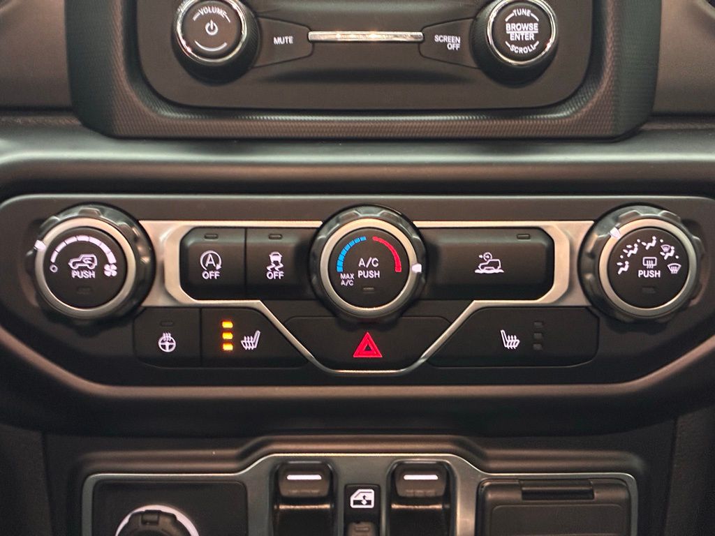 2021 Jeep Gladiator Willys photo 3