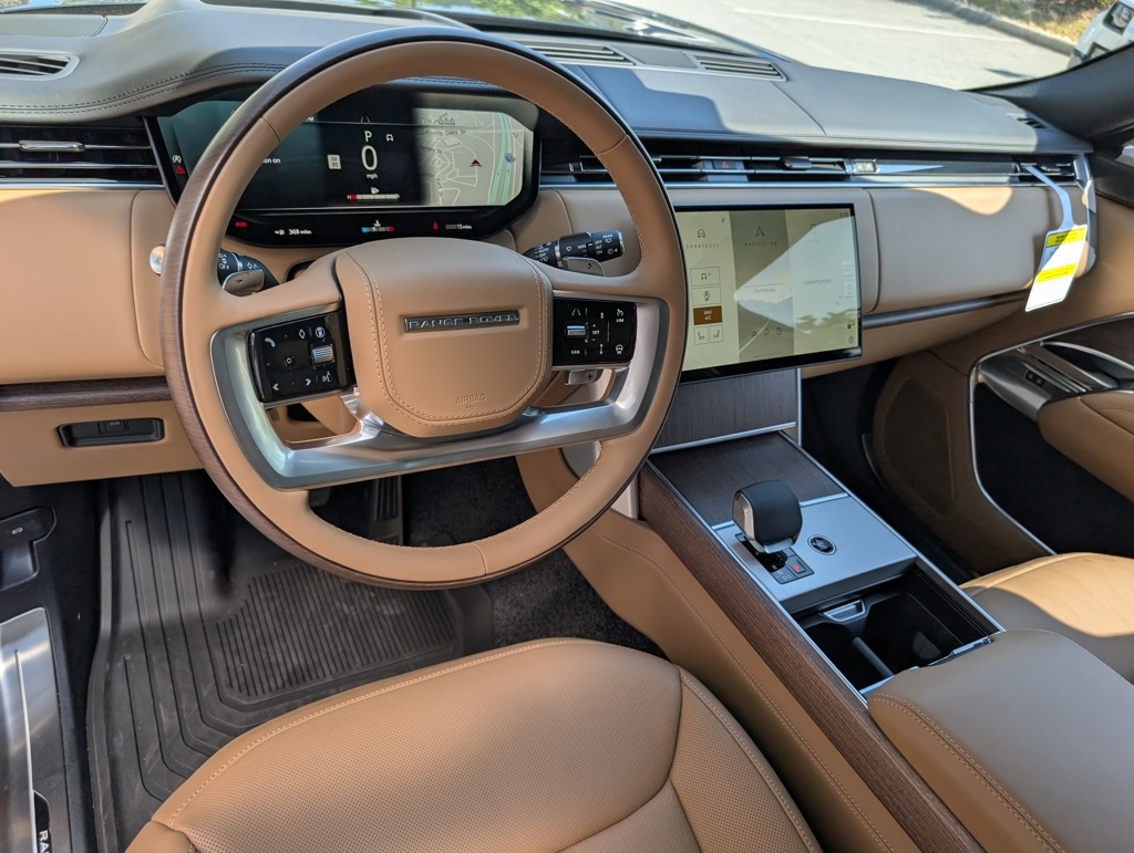 2025 Land Rover Range Rover SE photo 4