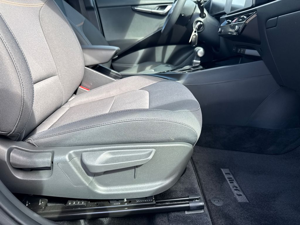 2024 Kia Niro LX photo 13
