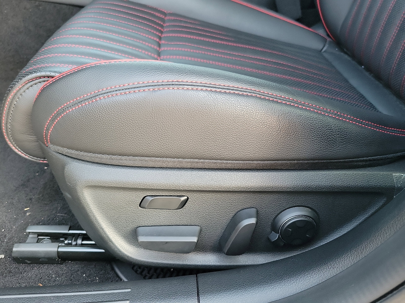 2025 Genesis G70 3.3T Sport Advanced photo 14