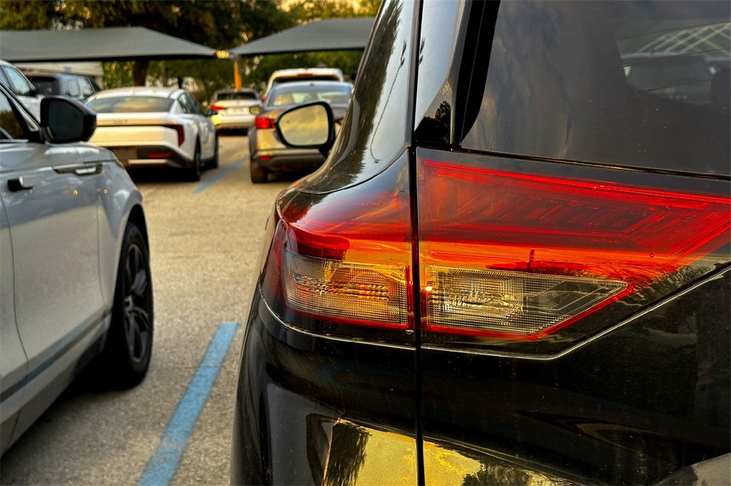 2024 Nissan Rogue SL photo 8