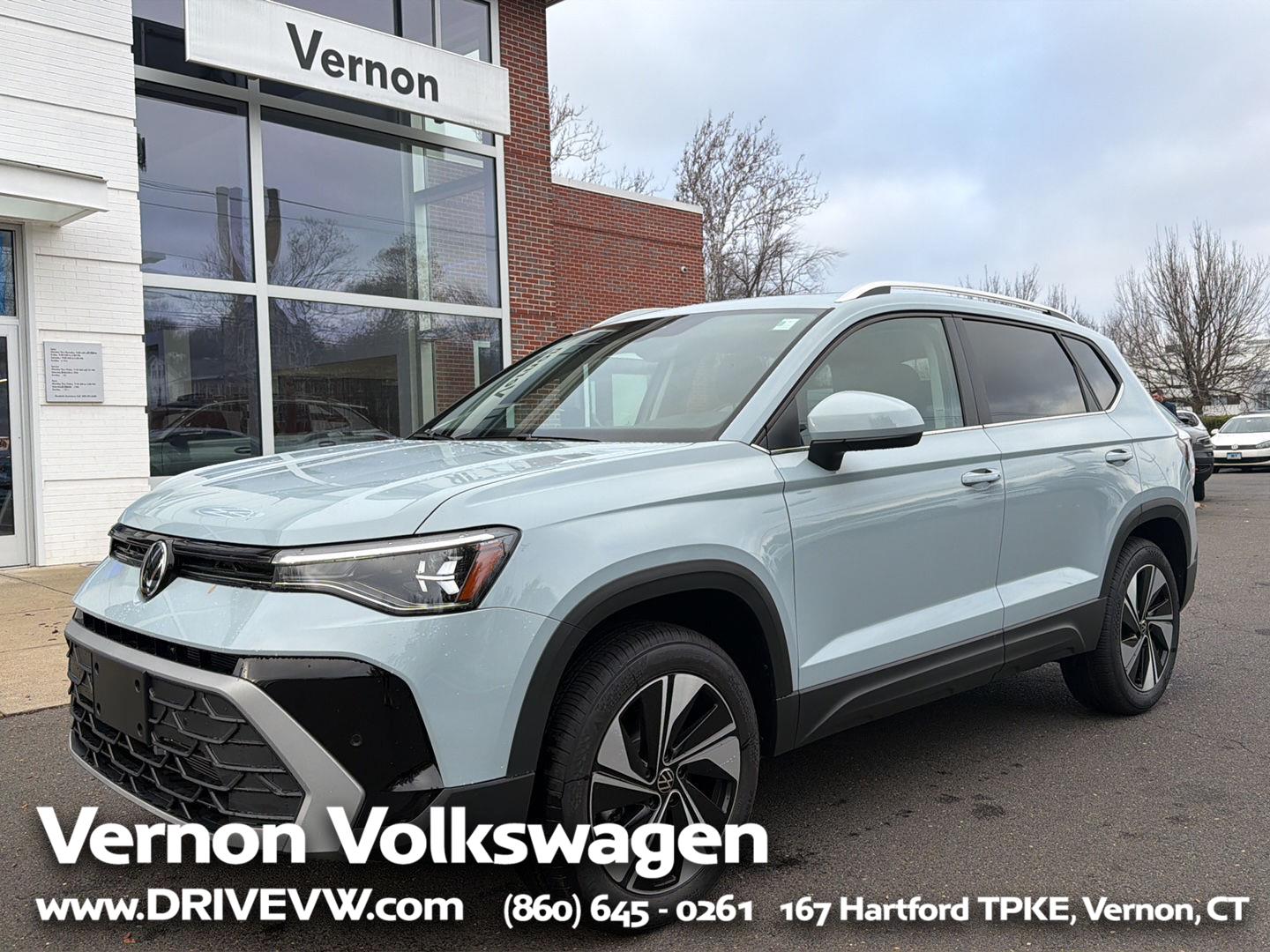 2025 Volkswagen Taos SE's photo