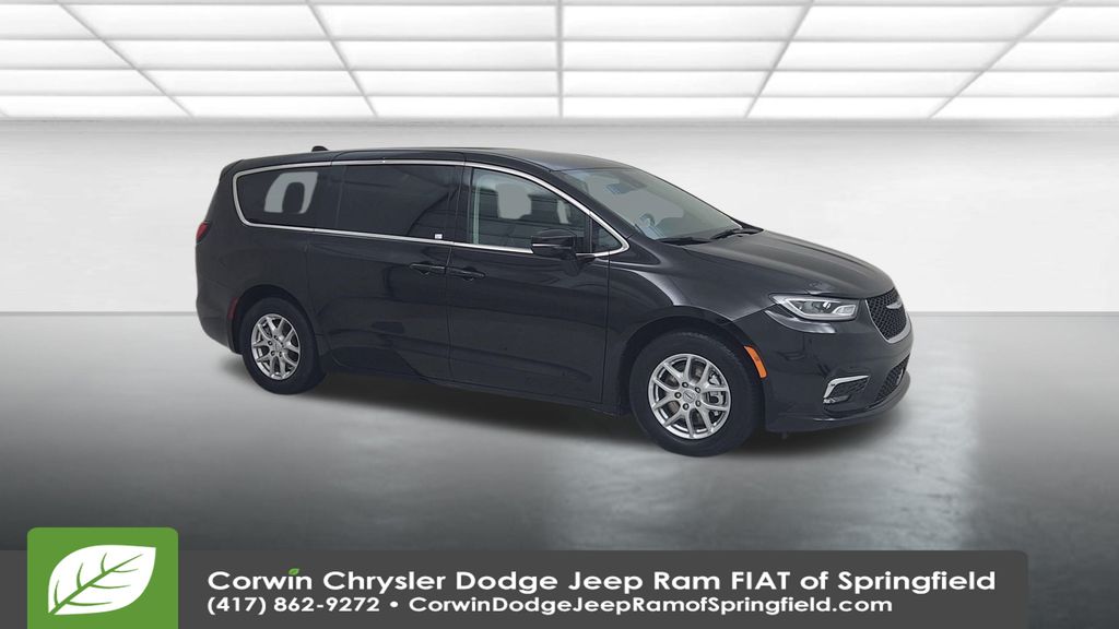 2024 Chrysler Pacifica Touring L photo 2