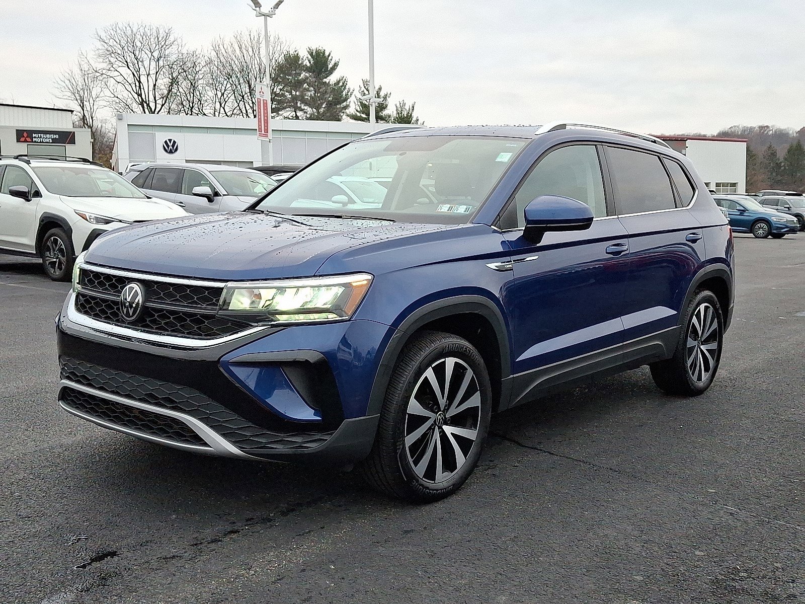 2022 Volkswagen Taos SE photo 2