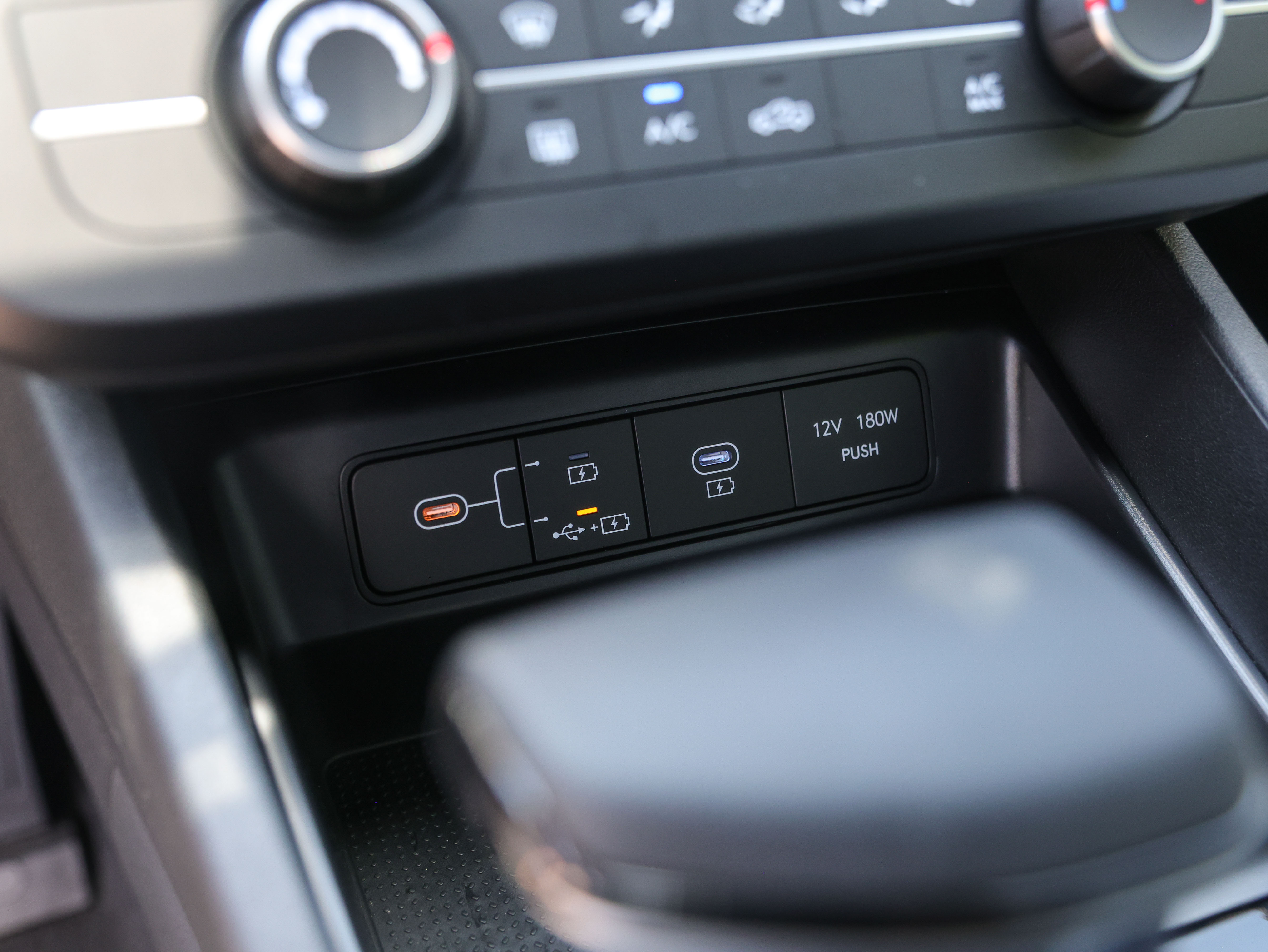 2025 Hyundai Santa Cruz SE photo 6