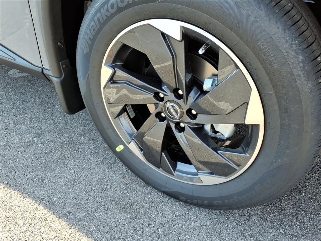 2026 Nissan Rogue SV photo 2