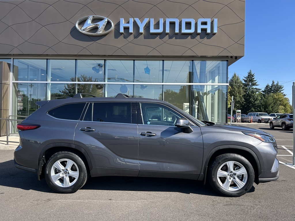 2022 Toyota Highlander L photo 5