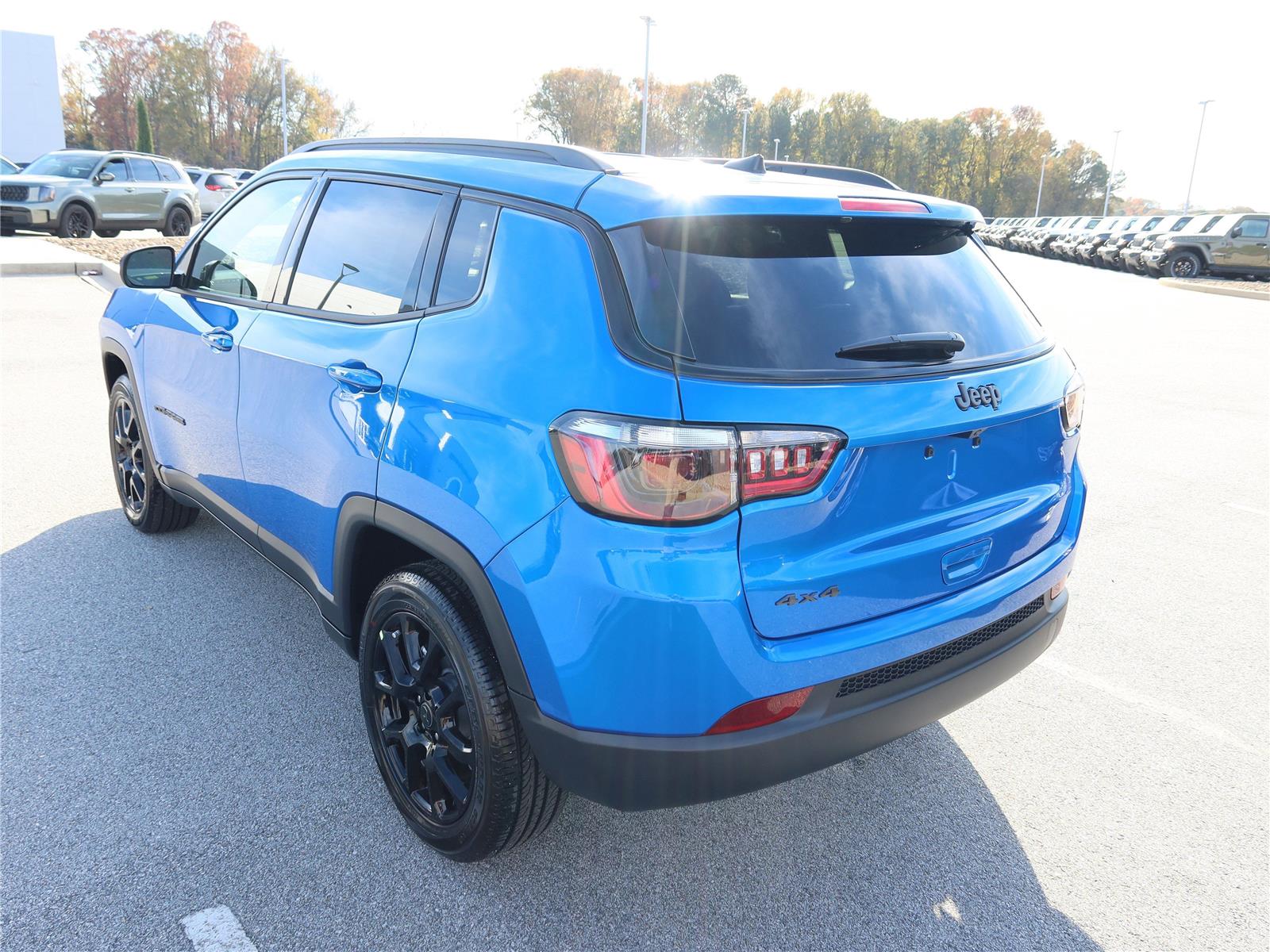 2026 Jeep Compass Latitude Altitude photo 3