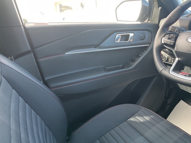 2025 Ford Explorer ST-Line photo 27