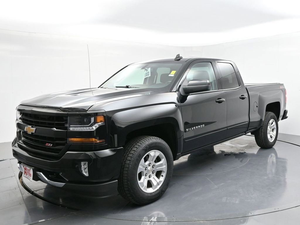 Used 2017 Chevrolet Silverado 1500 LT with VIN 1GCVKREC5HZ175097 for sale in Monticello, Minnesota