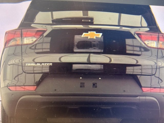 2025 Chevrolet Trailblazer LS photo 3