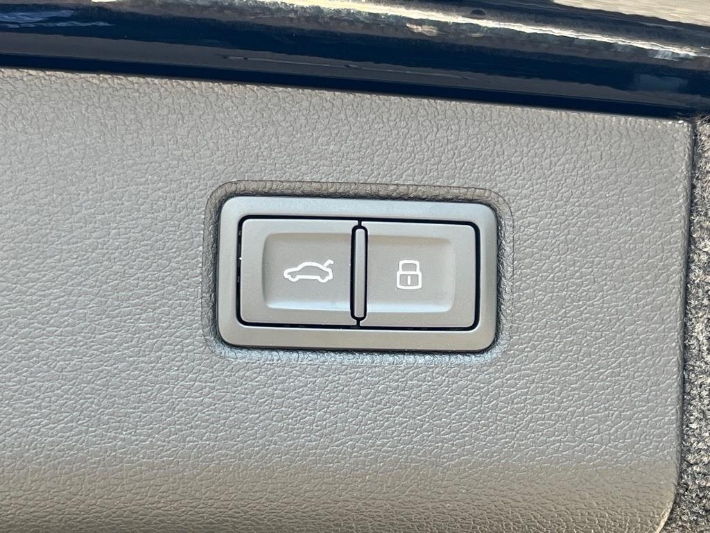 2024 Bentley Bentayga V8 photo 25