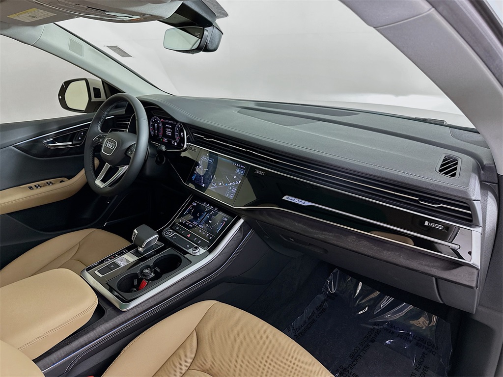2025 Audi Q8 55 Premium Plus photo 29