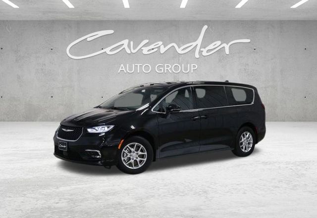 2025 Chrysler Pacifica Select's photo