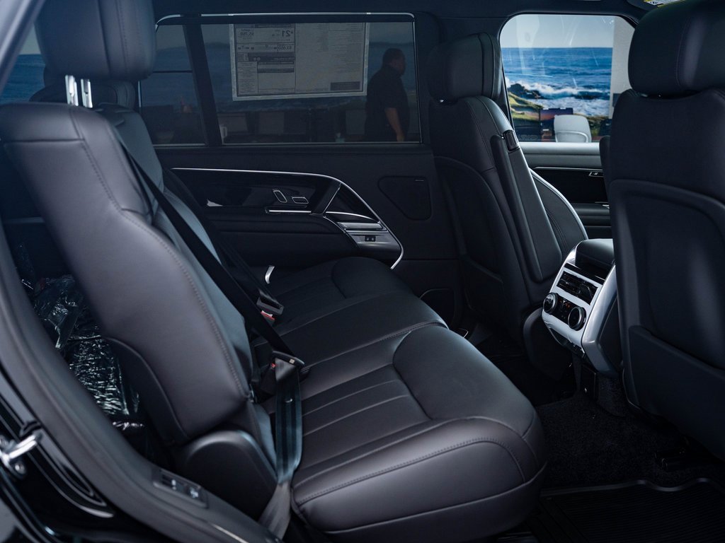 2025 Land Rover Range Rover SE photo 34