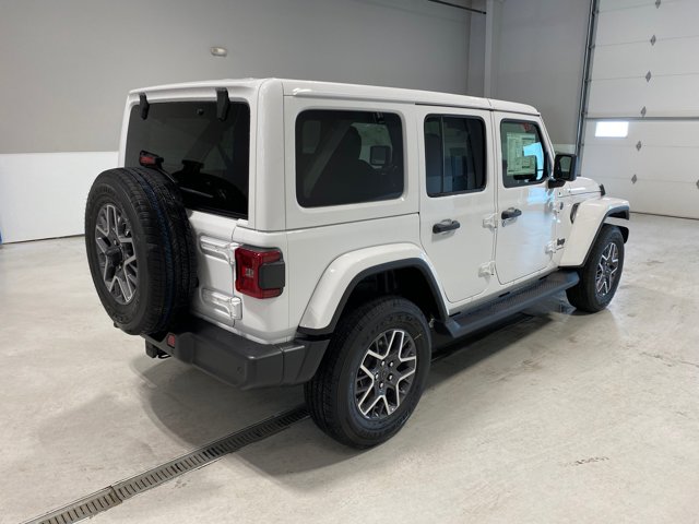 2025 Jeep Wrangler Sahara photo 4