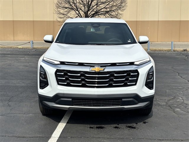 2025 Chevrolet Equinox LT photo 2